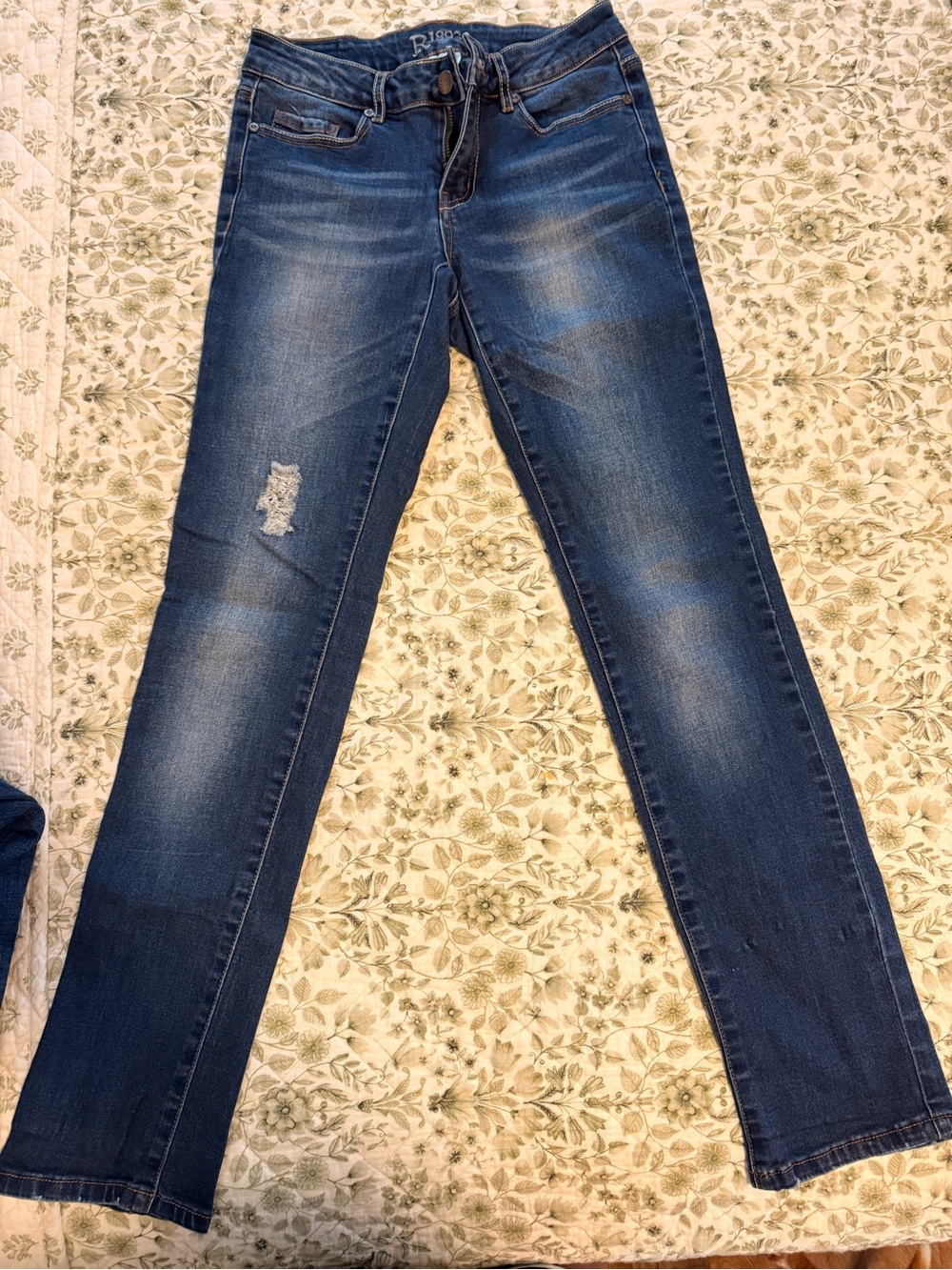 Women's Medium Wash Straight-Leg Jeans
